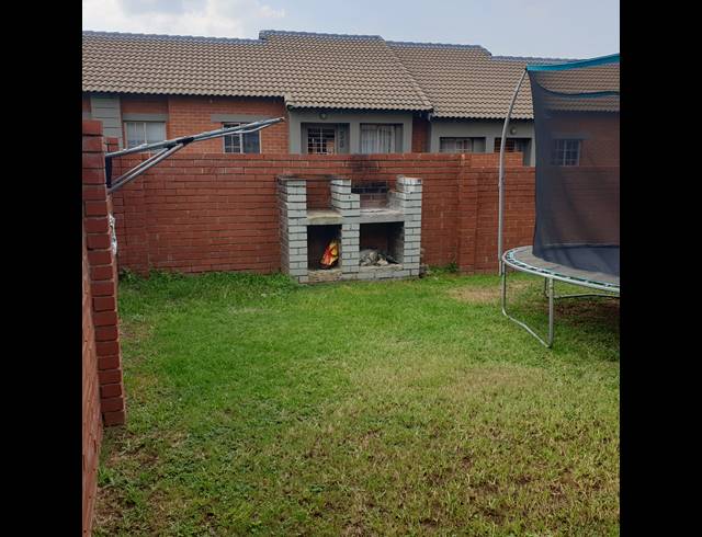 2 BEDROOM SECTIONAL TITLE FOR SALE IN MONAVONI